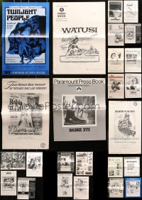 6d0416 LOT OF 33 UNCUT PRESSBOOKS 1960s-1970s advertising a variety of different movies!