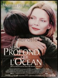 6g0895 DEEP END OF THE OCEAN French 1p 1999 close up of pretty Michelle Pfeiffer hugging her son!