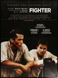 6g0958 FIGHTER French 1p 2011 great c/u of boxer Mark Wahlberg wearing gloves with Christian Bale!
