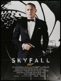 6g1387 SKYFALL French 1p 2012 great image of Daniel Craig as James Bond in tuxedo with gun in hand!