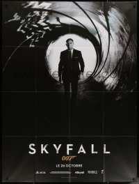 6g1388 SKYFALL teaser French 1p 2012 Daniel Craig as James Bond 007 standing in gun barrel!