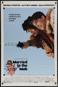 6h1112 MARRIED TO THE MOB 1sh 1988 great image of Michelle Pfeiffer with gun & Matthew Modine!