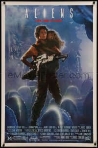 6k0216 ALIENS 1sh 1986 James Cameron sci-fi sequel, Sigourney Weaver as Ripley carrying Carrie Henn!