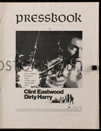 6p0756 DIRTY HARRY pressbook 1971 great c/u of Clint Eastwood pointing gun, Don Siegel crime classic