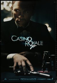 6s0970 CASINO ROYALE int'l Spanish language teaser DS 1sh 2006 Craig as Bond at poker table with gun!