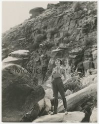 6w0103 CLAUDETTE COLBERT 6.75x8.5 news photo 1930s breathing mountain air on a much needed vacation!