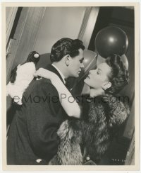 6w0168 FALLEN SPARROW 8.25x10 still 1943 romantic c/u of John Garfield & Maureen O'Hara by Kahle!