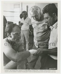 6w0169 FAT CITY candid 8.25x10 still 1972 director John Huston talking to Stacy Keach by boxing ring!