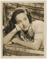 6w0245 JANE POWELL 8x10.25 still 1940s great close up of the MGM musical star relaxing on couch!