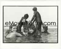 7a0096 JAWS deluxe 8x10 file photo 1975 Steven Spielberg in wet suit & naked Backlinie by Goldman!