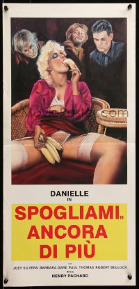 7b0843 SPOGLIAMI ANCORA DI PIU Italian locandina 1970s art of men leering at woman eating banana!