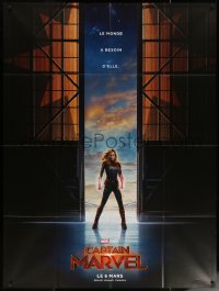 7c0903 CAPTAIN MARVEL teaser French 1p 2019 superhero Brie Larson in airplane hangar doors!
