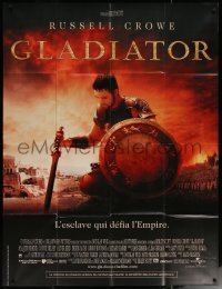 7c1055 GLADIATOR DS French 1p 2000 close up of kneeling Russell Crowe, directed by Ridley Scott!