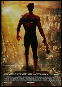 7c0367 SPIDER-MAN 2 advance Italian 1p 2004 Tobey Maguire in costume with mask removed on building!