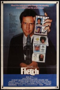7d0805 FLETCH 1sh 1985 Michael Ritchie, wacky detective Chevy Chase has gun pulled on him!