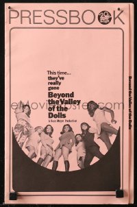7h1195 BEYOND THE VALLEY OF THE DOLLS pressbook 1970 Russ Meyer's girls who are old at twenty!