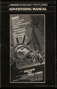 7h1228 ESCAPE FROM NEW YORK pressbook 1981 John Carpenter, Jackson art of decapitated Lady Liberty!