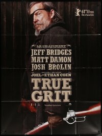 7j1514 TRUE GRIT teaser French 1p 2010 great image of Jeff Bridges as Rooster Cogburn with rifle!