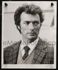 7k0333 DIRTY HARRY 2 8x10 stills 1988 great close up of Clint Eastwood and saving guy, Don Siegel!