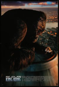 7m0994 KING KONG DS 1sh 2005 Naomi Watts & ape on rooftop of Empire State Building!