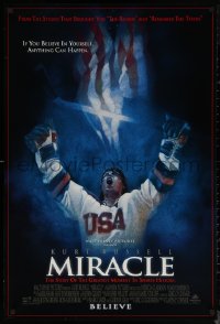 7m1041 MIRACLE DS 1sh 2004 Kurt Russell, Olympic ice hockey, cool artwork!