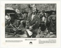 7r0089 BRAVEHEART candid 8x10.25 still 1995 director/producer Mel Gibson smiling by the cameras!