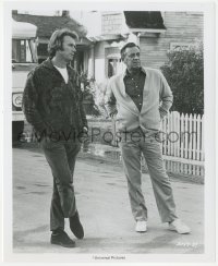 7r0090 BREEZY candid 8.25x10 still 1974 director Clint Eastwood with star William Holden on set!