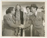 7r0183 ERNEST HEMINGWAY/GARY COOPER 7.25x9 news photo 1941 smiling with their wives by airplane!