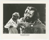 7r0379 MUPPET MOVIE candid 8x10.25 still 1979 best close up of smiling Jim Henson & Kermit the Frog!