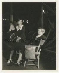 7r0481 SPECIAL AGENT candid 8.25x10 still 1935 Bette Davis & her stand-in Sally Sage between scenes!