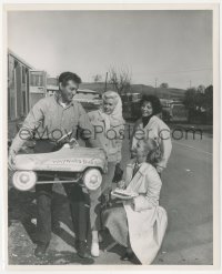 7r0566 WAYWARD BUS candid 8x10 key book still 1957 Jayne Mansfield & Joan Collins w/man holding prop!