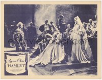 7r1131 HAMLET LC R1950s Laurence Olivier stands before the King, Queen & Jean Simmons!