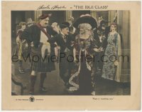 7r1174 IDLE CLASS LC 1921 Edna Purviance tells Charlie Chaplin her dad Mack Swain is watching him!