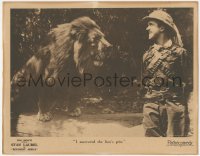7r1401 ROUGHEST AFRICA LC 1923 great close up of Stan Laurel grinning down a lion!