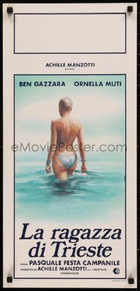 7t0940 GIRL FROM TRIESTE Italian locandina 1982 Casaro art of sexy Omella Muti topless in water!