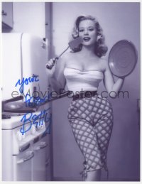 7w0789 BETTY BROSMER signed 8.5x11 REPRO photo 1990s super sexy portrait cooking in her kitchen!