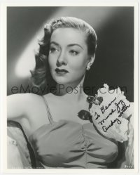 7w0847 AUDREY TOTTER signed 8x10 REPRO still 1990s sexy seated portrait of the bad girl star!