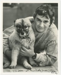7w0898 DUDLEY MOORE signed 8x10 REPRO still 1990s great portrait with his adorable puppy Chelsea!