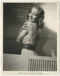 7w0383 EVELYN KEYES signed 8x10.25 still 1939 sexy close portrait looking over her shoulder!