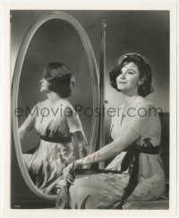 7w0389 GERALDINE PAGE signed 8.25x10 still 1962 seated portrait by mirror from Sweet Bird of Youth!