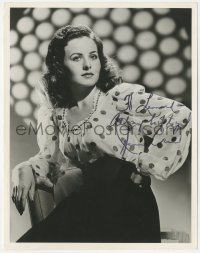 7w0948 JEANNE CRAIN signed 8x10.25 REPRO still 1970s sexy seated portrait wearing polka dot blouse!