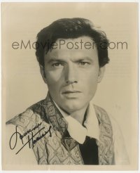 7w0436 LAURENCE HARVEY signed 8.25x10 still 1962 c/u from The Wonderful World of the Brothers Grimm!