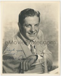 7w0480 ROBERT CUMMINGS signed deluxe 8x10 still 1950 seated smiling portrait of the leading man!