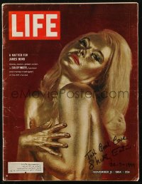 7w0285 SHIRLEY EATON signed magazine November 6, 1964 Goldfinger's golden girl on the cover of Life!