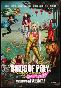 7x0193 BIRDS OF PREY DS bus stop 2020 Margot Robbie as Harley Quinn with Bruce the Hyena!