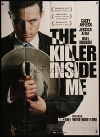 7y1020 KILLER INSIDE ME French 1p 2010 different close up of Casey Affleck holding his hat!