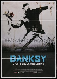 7y0512 BANKSY & THE RISE OF OUTLAW ART Italian 1p 2020 great art of rioter throwing flowers!