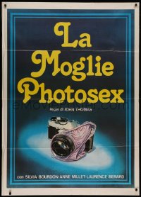 7y0593 LA MOGLIE PHOTOSEX Italian 1p 1980 sexy image of camera with panties wrapped around it!