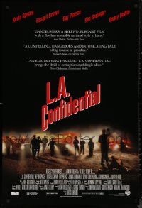8a0961 L.A. CONFIDENTIAL 1sh 1997 Basinger, Spacey, Crowe, Pearce, police arrive in film's climax!