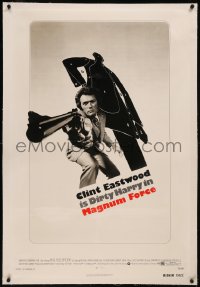 8b0141 MAGNUM FORCE linen 1sh 1973 best image of Clint Eastwood is Dirty Harry pointing his huge gun!